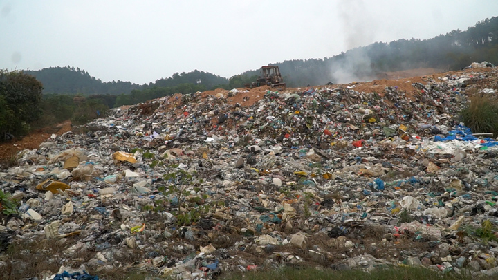 Rác bốc mùi thối, nước sinh hoạt chuyển màu xanh lá: UBND TP Vĩnh Yên lên tiếng