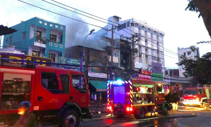 TP.HCM: Cháy quán cơm, khách chạy tán loạn, nhiều tài sản bị thiêu rụi