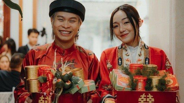 Quán quân Rap Việt Seachains hạnh phúc công bố loạt ảnh ăn hỏi