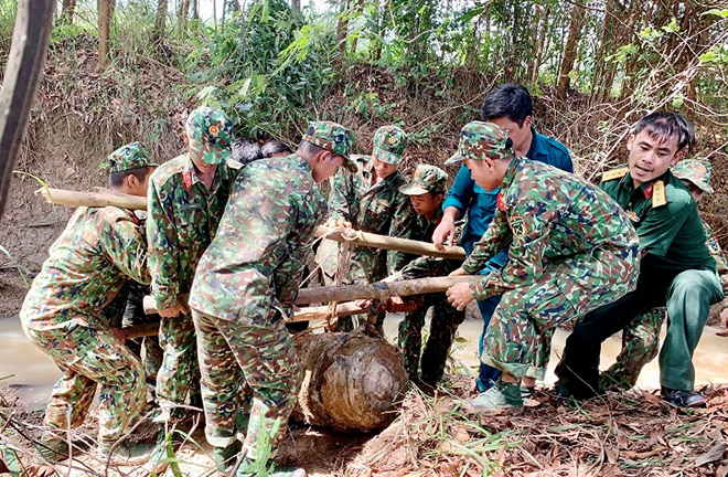 Khoảng 800 nghìn tấn bom đạn còn sót lại tại Việt Nam sau chiến tranh