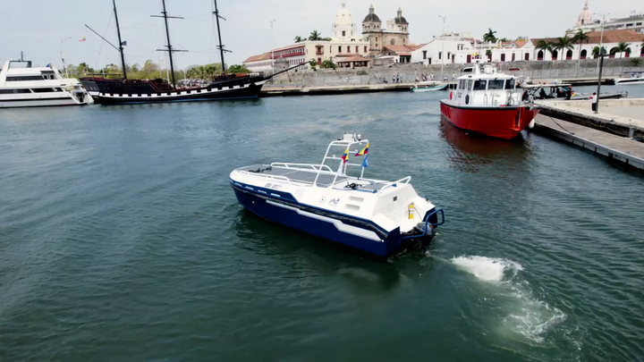 Thuyền trinh sát không người lái chạy bằng điện