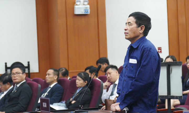 Kẻ cầm đầu vụ buôn lậu 200 triệu lít xăng đề nghị xem lại tiền thu lợi bất chính