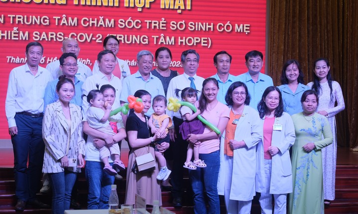 Tôn vinh những người cứu giúp 259 trẻ sơ sinh có mẹ nhiễm COVID