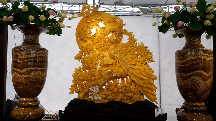 Độc đáo tranh 'Phu thê viên mãn' bằng ngọc Onyx