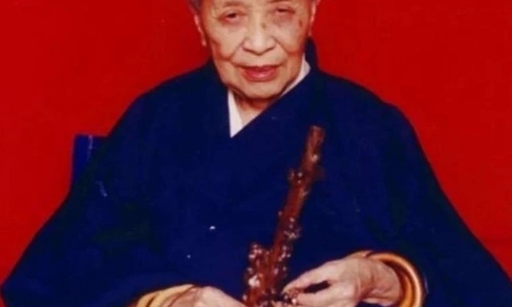 Nữ đạo sĩ 118 tuổi cuối đời tóc bạc thành đen, mọc răng mới