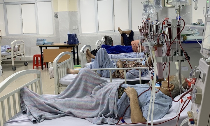 Bệnh viện ở TP.HCM quá tải bệnh nhân chạy thận