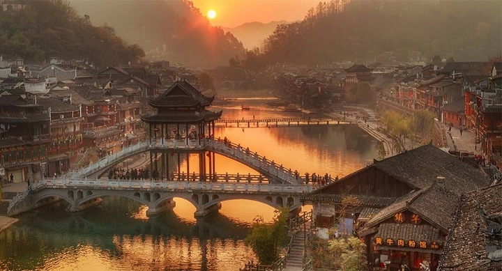 Top 5 cổ trấn đẹp khó tin của Trung Quốc