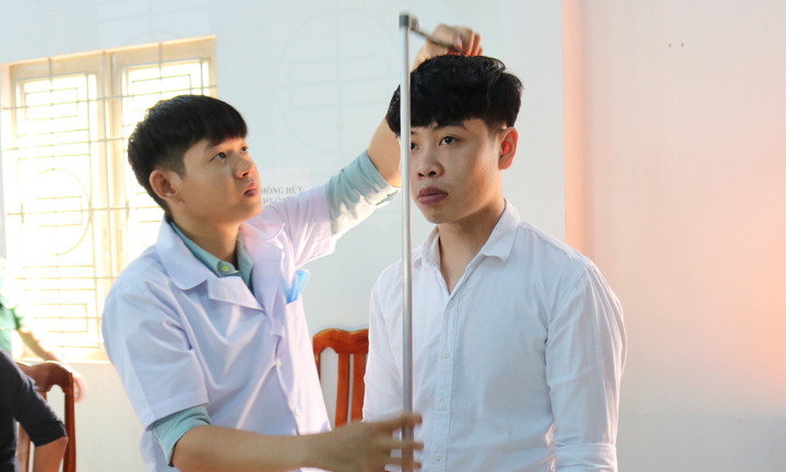 Cao dưới 1,60m có thi được vào ngành quân đội?