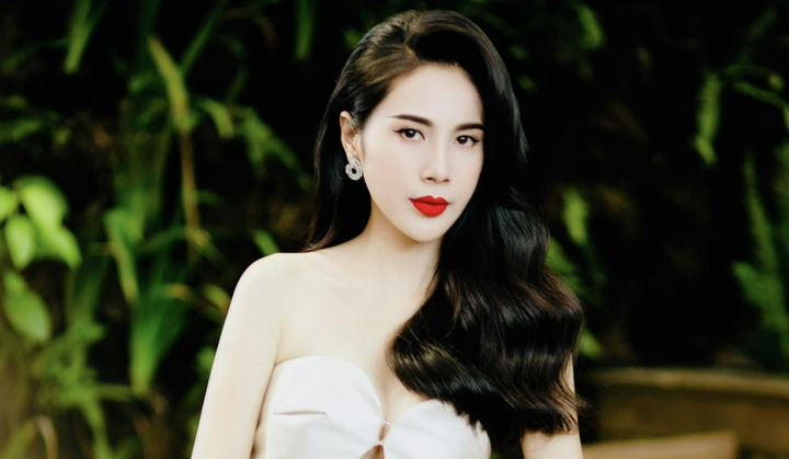 Ca sỹ Thủy Tiên yêu cầu Nguyễn Phương Hằng bồi thường vật chất