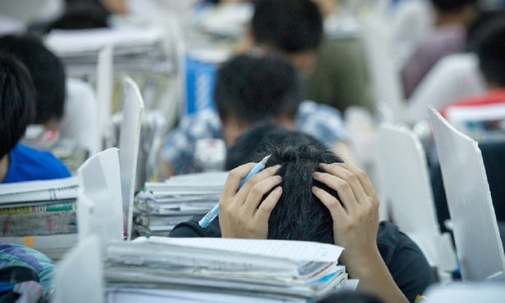 Cha mẹ ép thi công chức 5 năm, cô gái Trung Quốc phải vào viện tâm thần