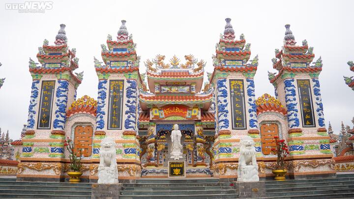 Choáng ngợp 'thành phố ma' xa hoa như lăng tẩm vua chúa ở Thừa Thiên - Huế