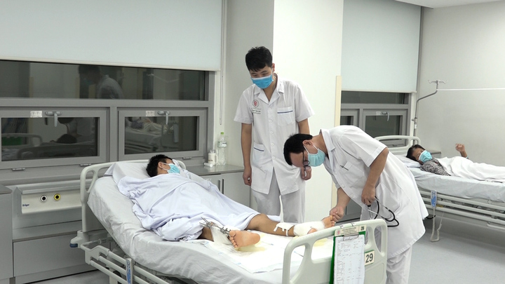 Lần đầu nối thành công hai cẳng chân bị đứt rời