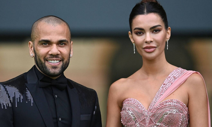 Dani Alves bất ngờ được vợ cũ tới thăm trong tù