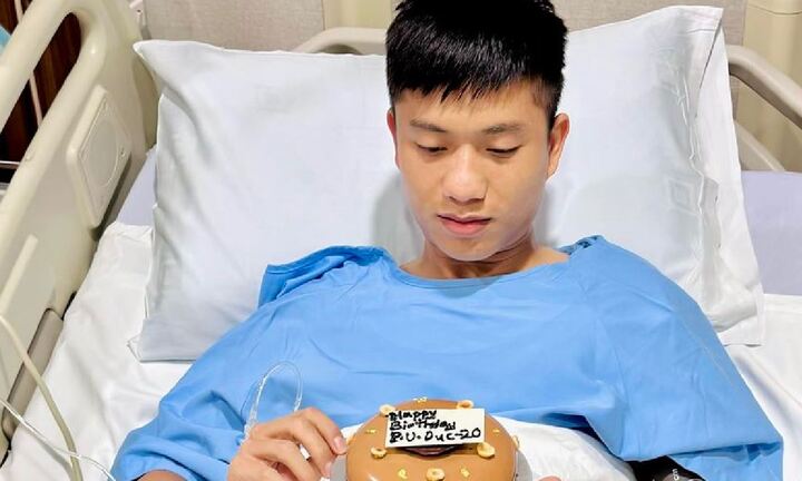 Phan Văn Đức phẫu thuật thành công dây chằng đầu gối tại Singapore