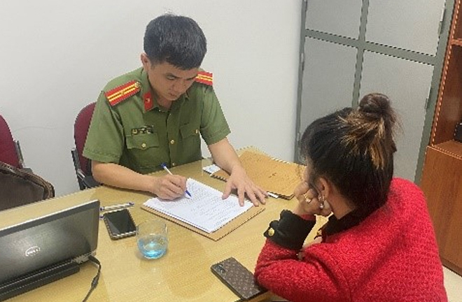 Lên zalo xúc phạm lực lượng công an vì bị phạt không đội mũ bảo hiểm