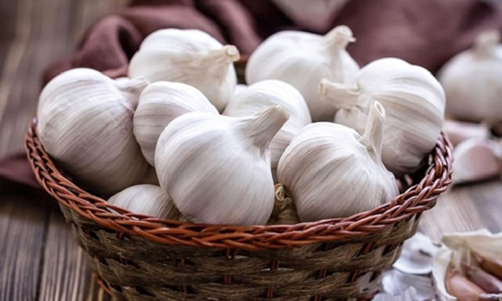 Tỏi để trong nhà có tác dụng gì?