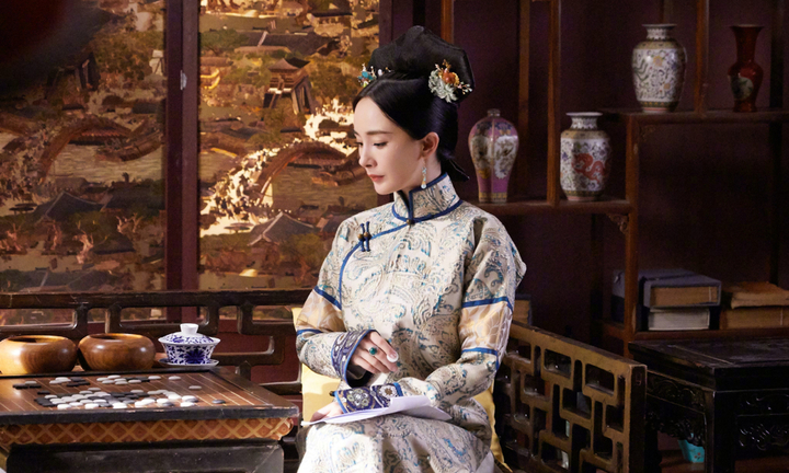 Phi tần xưa đeo nhẫn vàng, treo đèn lồng đỏ ở cửa mỗi tháng một lần là có ý gì?