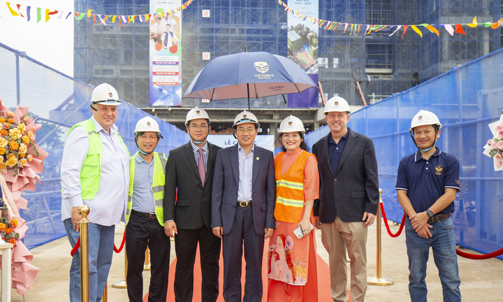 Lễ cất nóc 'Trường học hạnh phúc' - Victoria Nam Sài Gòn