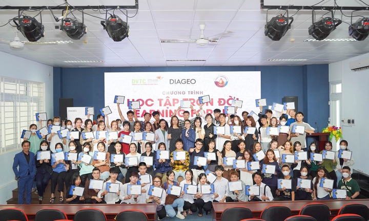 Diageo Việt Nam hỗ trợ nâng cao nghiệp vụ khách sạn nhà hàng cho sinh viên