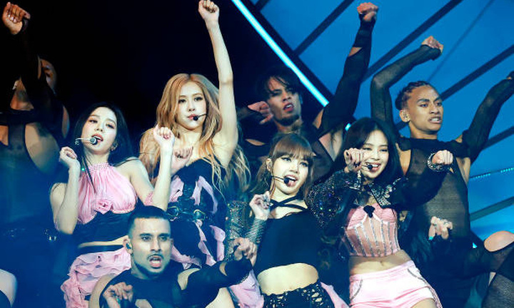 BLACKPINK 'đốt cháy' sân khấu cùng 125.000 khán giả tại Coachella 2023