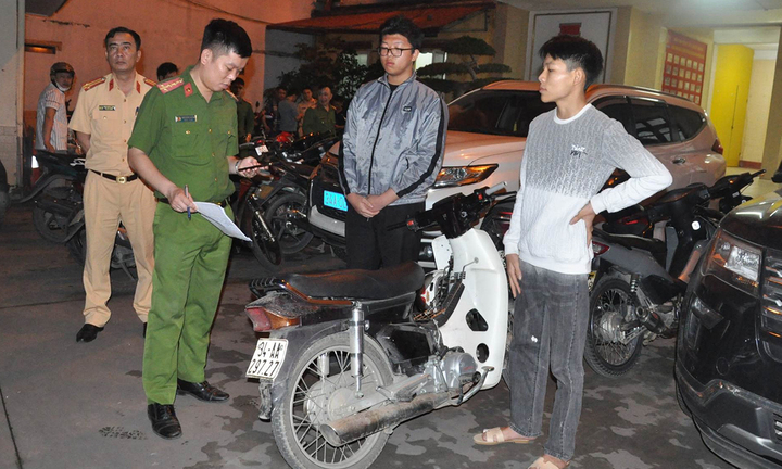 Công an Hải Dương tóm gọn gần 100 quái xế trong đêm