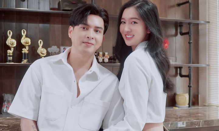 Phản ứng của Hồ Quang Hiếu khi bị vợ kém 17 tuổi kiểm tra điện thoại