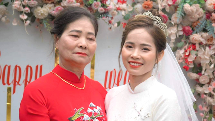 Xúc động mẹ chồng làm cỗ, gả con dâu đi lấy chồng