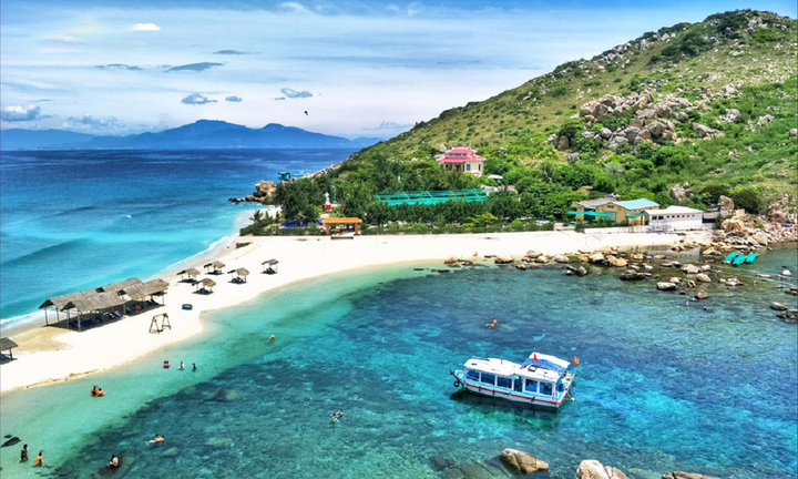 Bãi tắm đôi Nha Trang, thiên đường nghỉ dưỡng của giới trẻ
