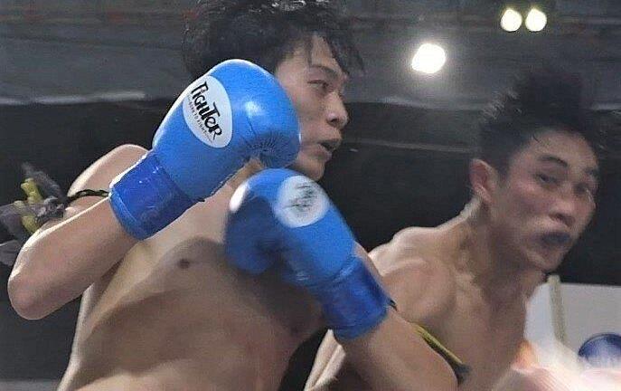 Võ sĩ 19 tuổi lần đầu tiên giành đai vô địch của Liên đoàn Muay Thái TP.HCM