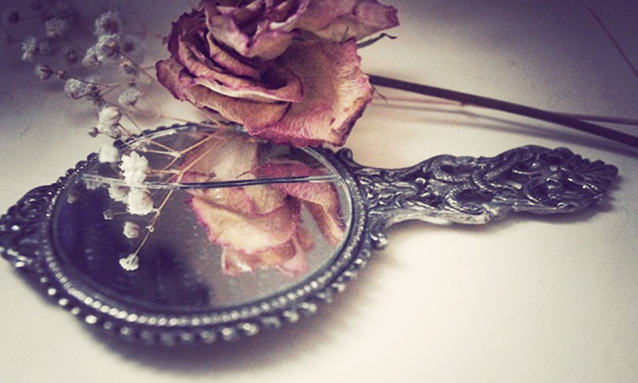 Vì sao nhất định không được làm vỡ gương?