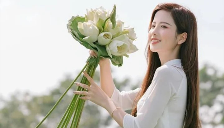 Những kiểu tóc giúp nữ sinh thêm phần thanh lịch và dịu dàng khi diện áo dài 