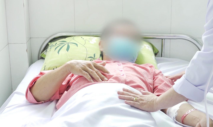 Uống rượu chuối hột, nam nhân viên văn phòng ngộ độc methanol