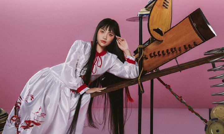 Khó nhận ra Phương Mỹ Chi ở tuổi 20