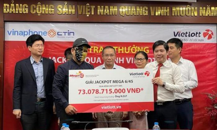 Trúng Vietlott 73 tỷ đồng, người đàn ông ở TP.HCM báo ngay tin mừng cho vợ