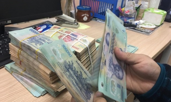 Khách hàng sản xuất kinh doanh khó khăn sẽ được giữ nguyên nhóm nợ?