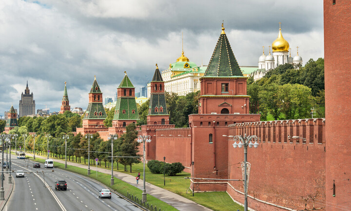 Vì sao những bức tường điện Kremlin có màu đỏ gạch?