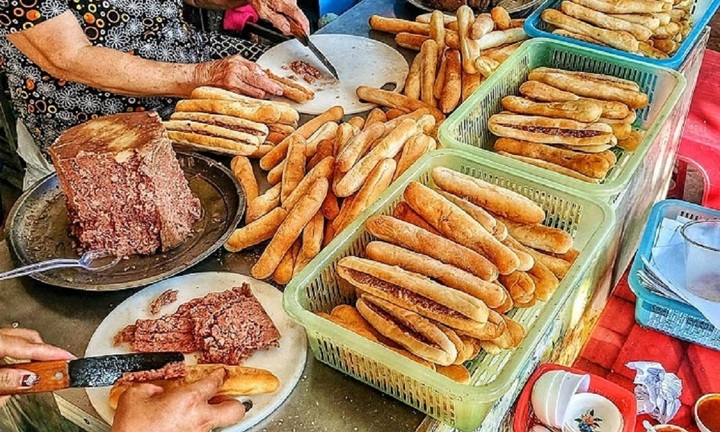 Bánh mì que Hải Phòng - quà bình dân nức lòng thực khách