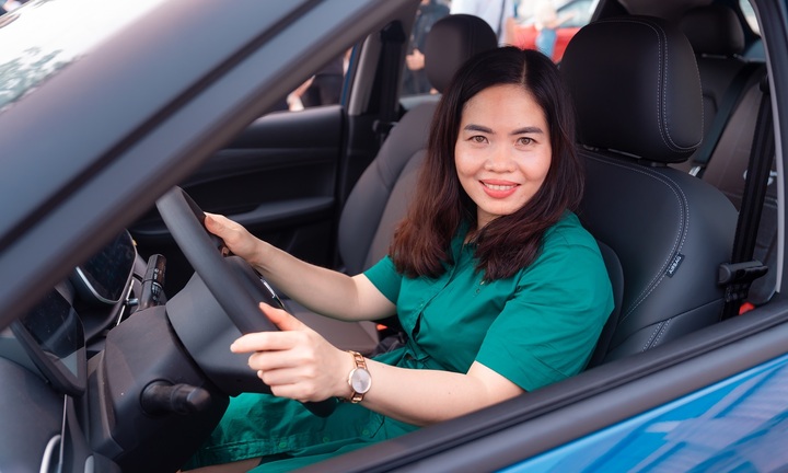 Những vị khách đầu tiên nhận VF 5 Plus: Xe ổn nhất trong tầm giá