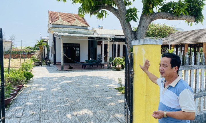 Dân 'dài cổ' chờ đền bù ở dự án 'rùa bò'