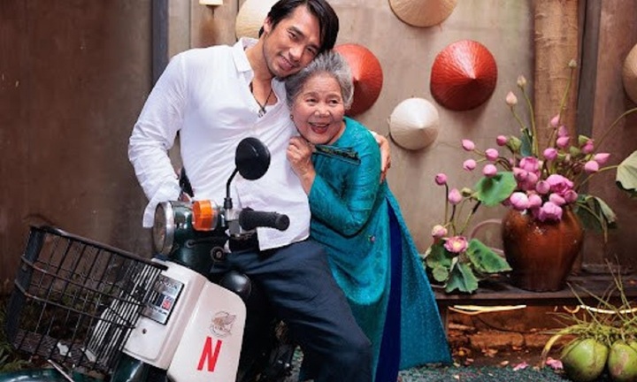 NSƯT Lê Thiện: 'Tôi có người cài cúc áo, thử giày khi quay phim Mỹ'