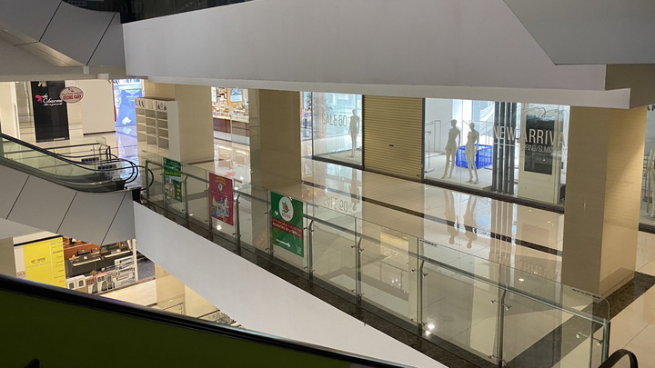 Vì sao mặt bằng trung tâm thương mại ở vị trí 'vàng' ế ẩm, bỏ không?