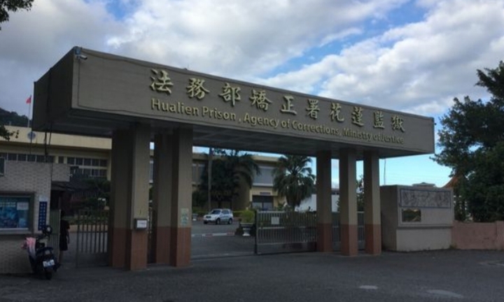 Phải lòng nam tù nhân đẹp trai, nữ quản giáo nhận kết đắng