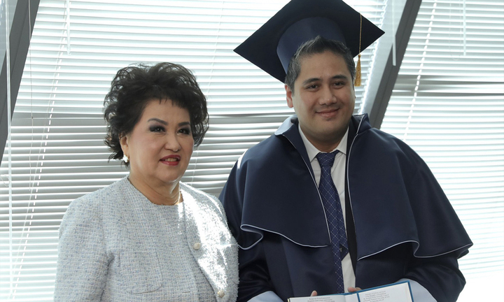 NSƯT Bùi Công Duy được phong tặng Giáo sư danh dự tại Kazakhstan