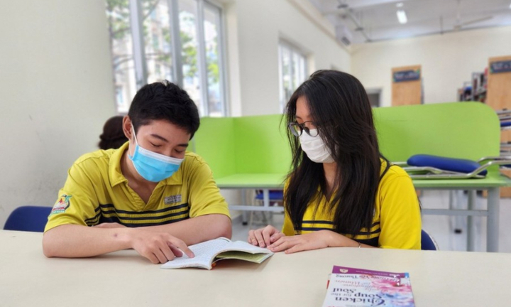 Học sinh vi phạm nội quy bị 'phạt' đọc sách 