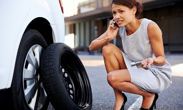 Nghi vợ ngoại tình, chồng nới lỏng lốp xe và kết đắng