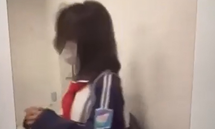 Nữ sinh lớp 8 bị bạn đánh trong nhà vệ sinh, hiệu trưởng nói gì?