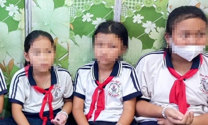 9 học sinh nhập viện sau khi ăn kẹo mua ở cổng trường