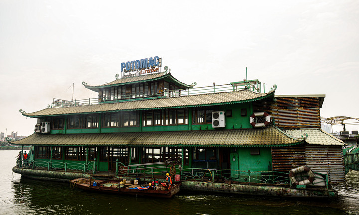 Hà Nội cưỡng chế bến cập du thuyền trên Hồ Tây