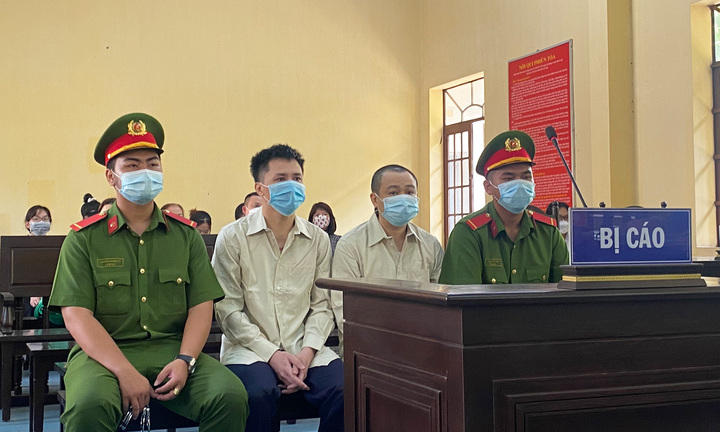 Sáng nay, diễn viên Hữu Tín hầu tòa vì sử dụng ma túy