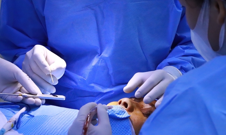 Biến chứng cần biết khi phẫu thuật nâng mũi cấu trúc bằng sụn sườn và sụn tai